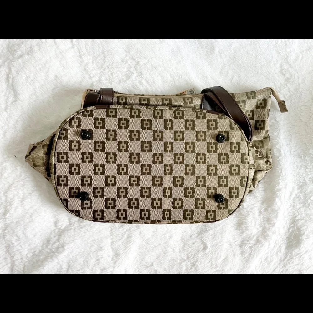 Pack n Paws pet carrier / dog carrier